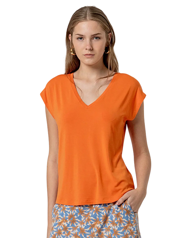 SURKANA V-NECK T-SHIRT