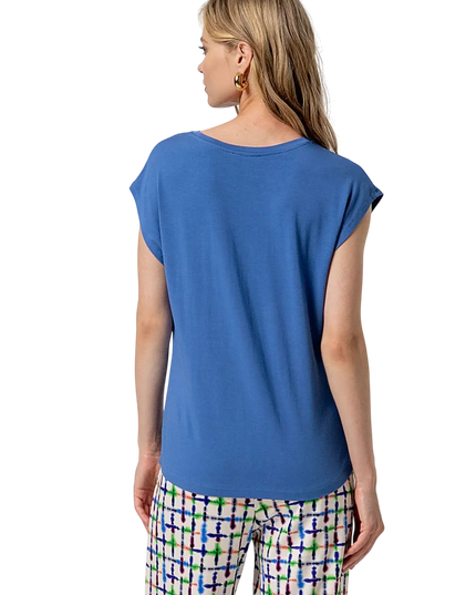 T-SHIRT SCOLLO A V BLU