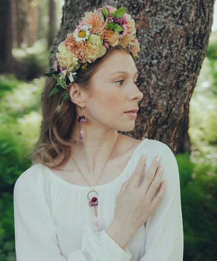 PENDIENTES DE ARO WILD ROSE DE DAUGHTER OF THE NORTH, CHAPADOS EN ORO DE 18K