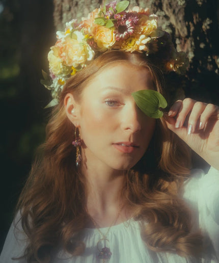 PENDIENTES DE ARO WILD ROSE DE DAUGHTER OF THE NORTH, CHAPADOS EN ORO DE 18K