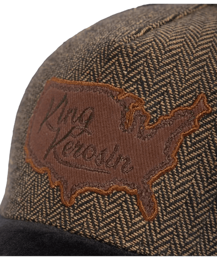 CAIPÍNÍ KING KEROSIN TRUCKER, Dubh agus Donn