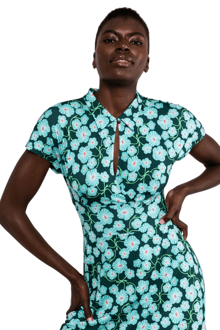 BLUTSGESCHWISTER Abito Midi Now We Are Talking Ease, nella radura primaverile