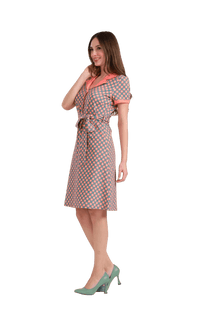 Monique vintage coral flower